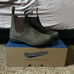 Women’s Chelsea 585 Blundstone Boots - Size 8.5